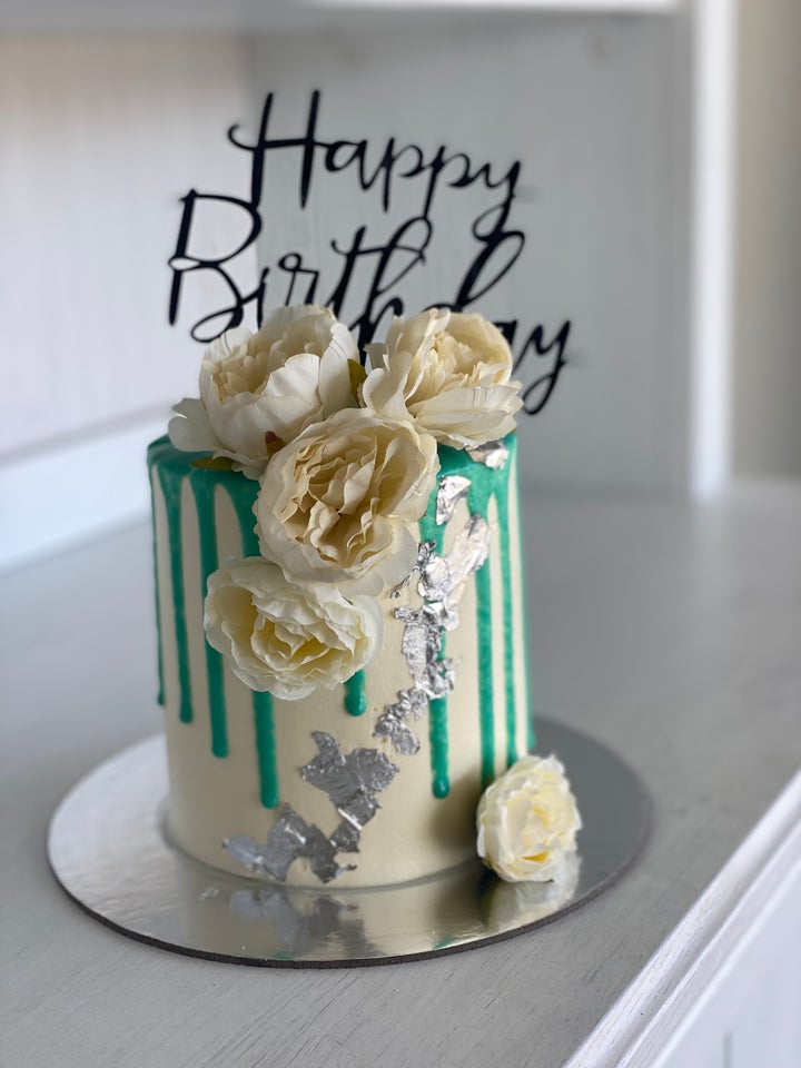 Send Small/Basic Cakes to Your Loved Ones on Their Birthday