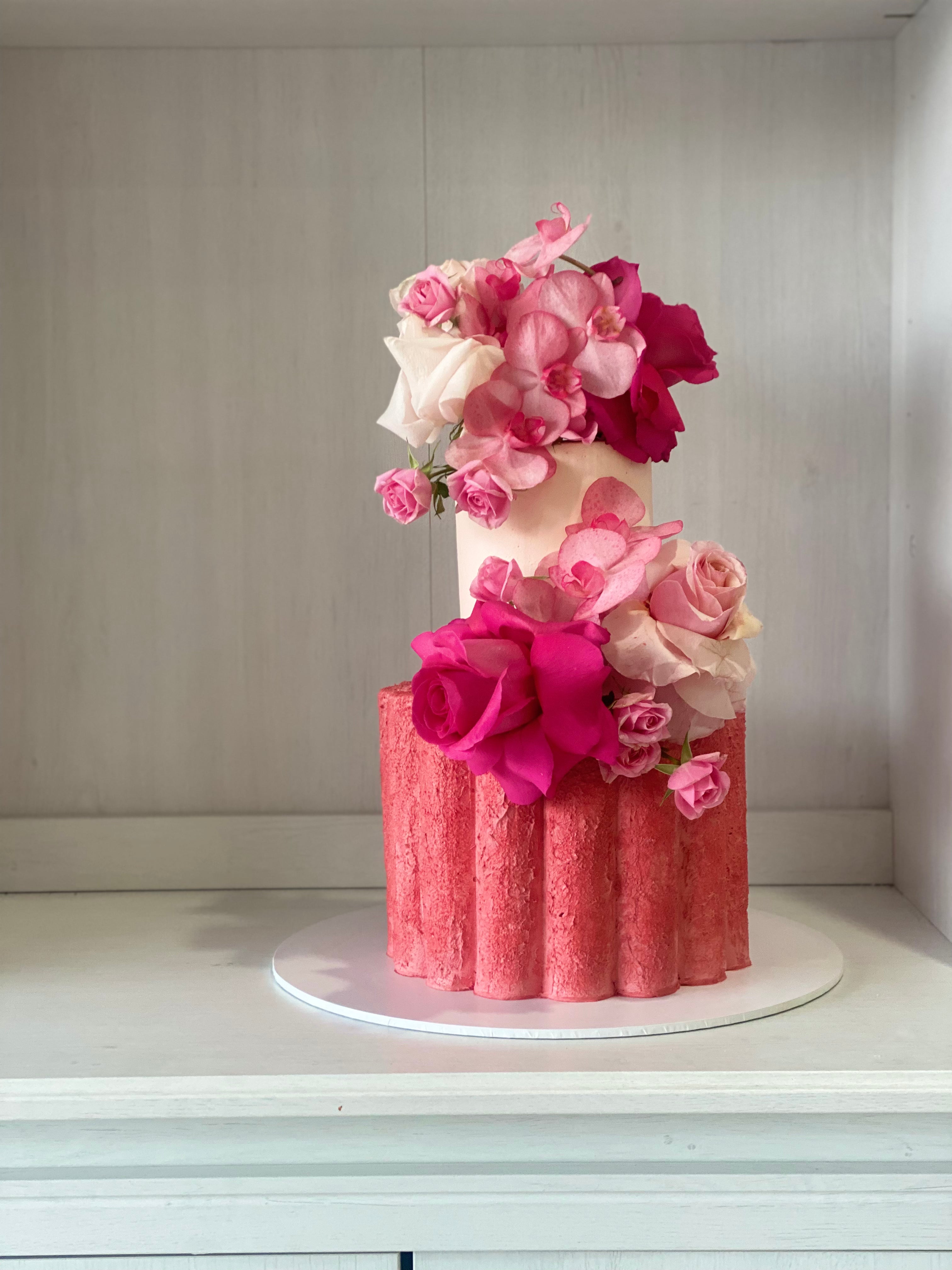 2 tier   -  scalloped edge flower cake