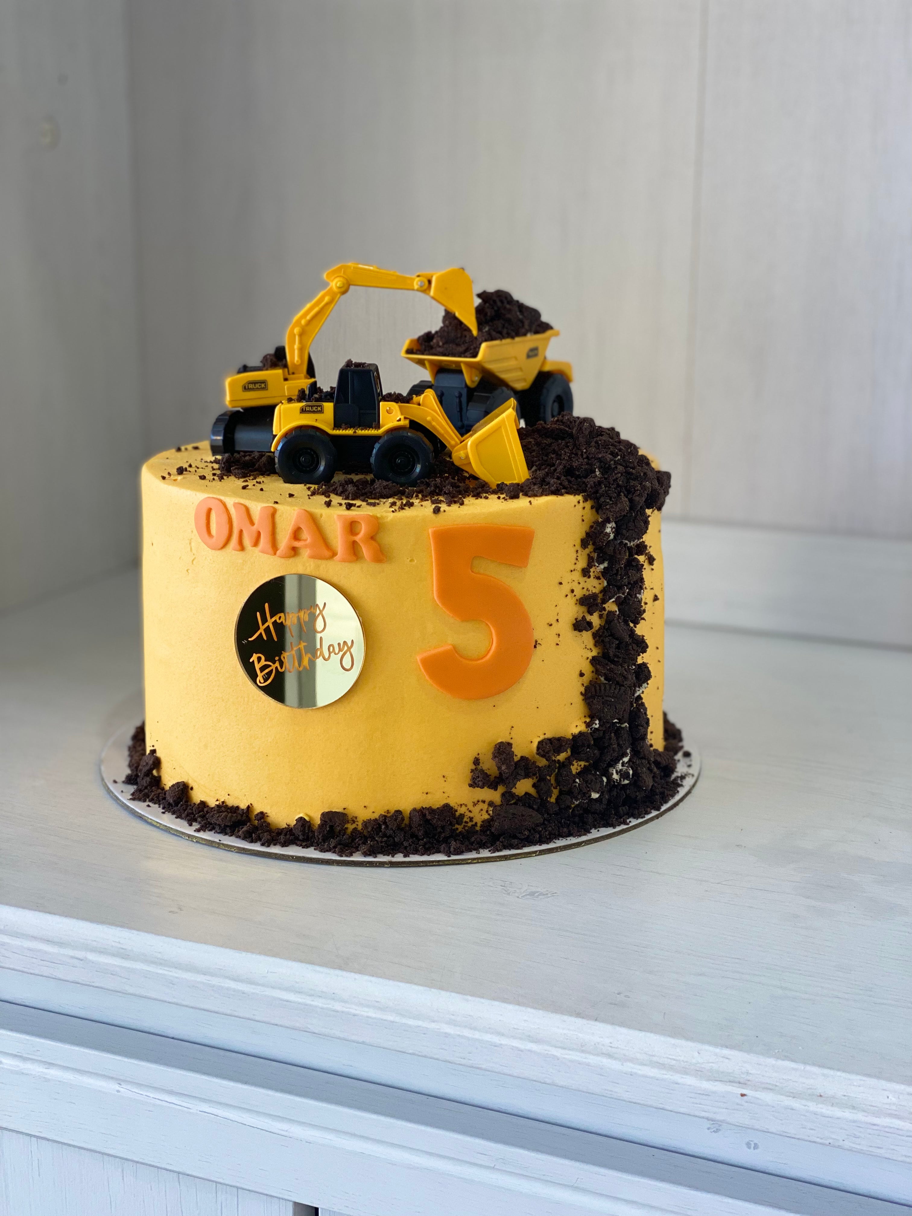 8" construction 🏗️ cake