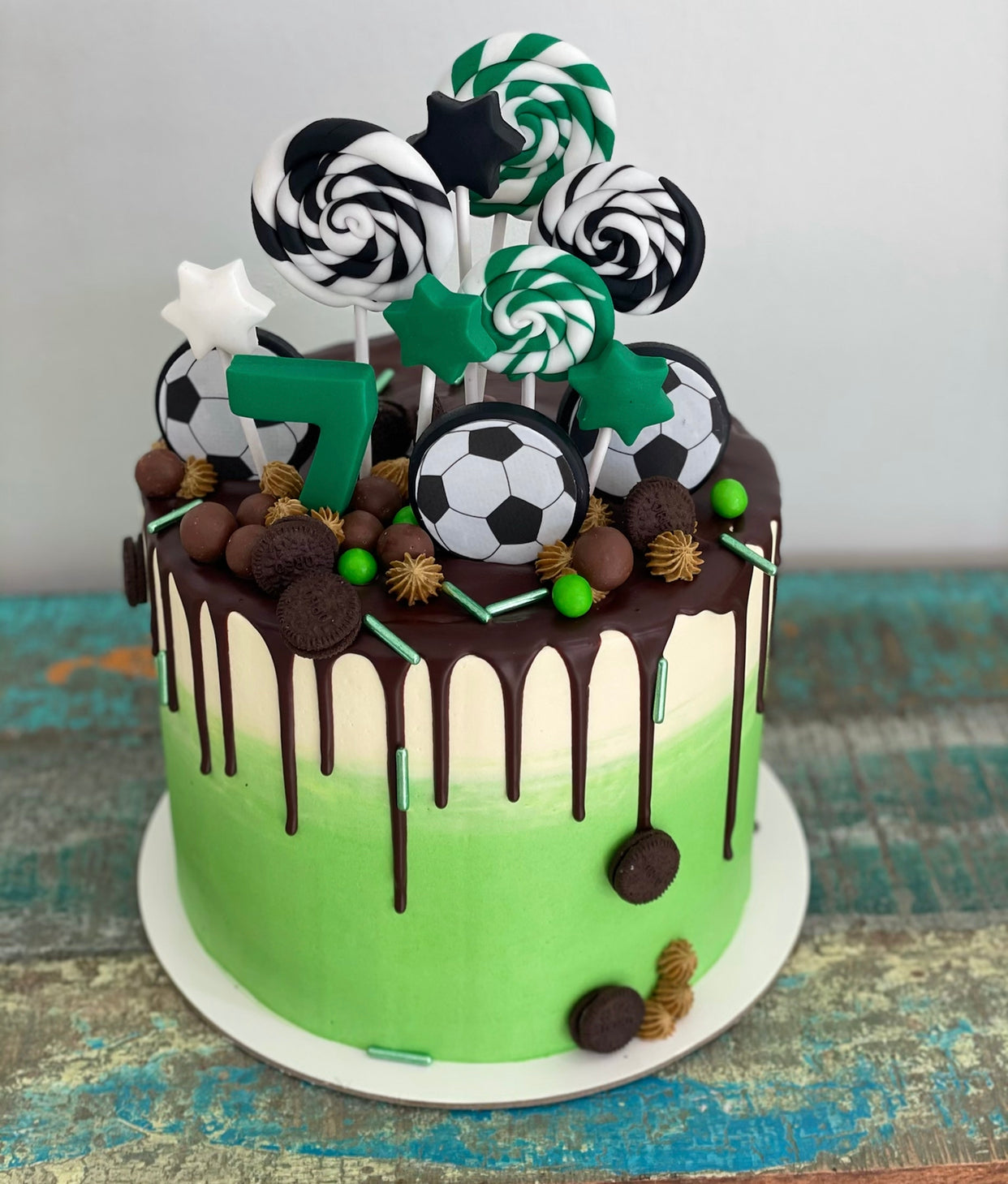 6" SOCCER STANDOUT cake