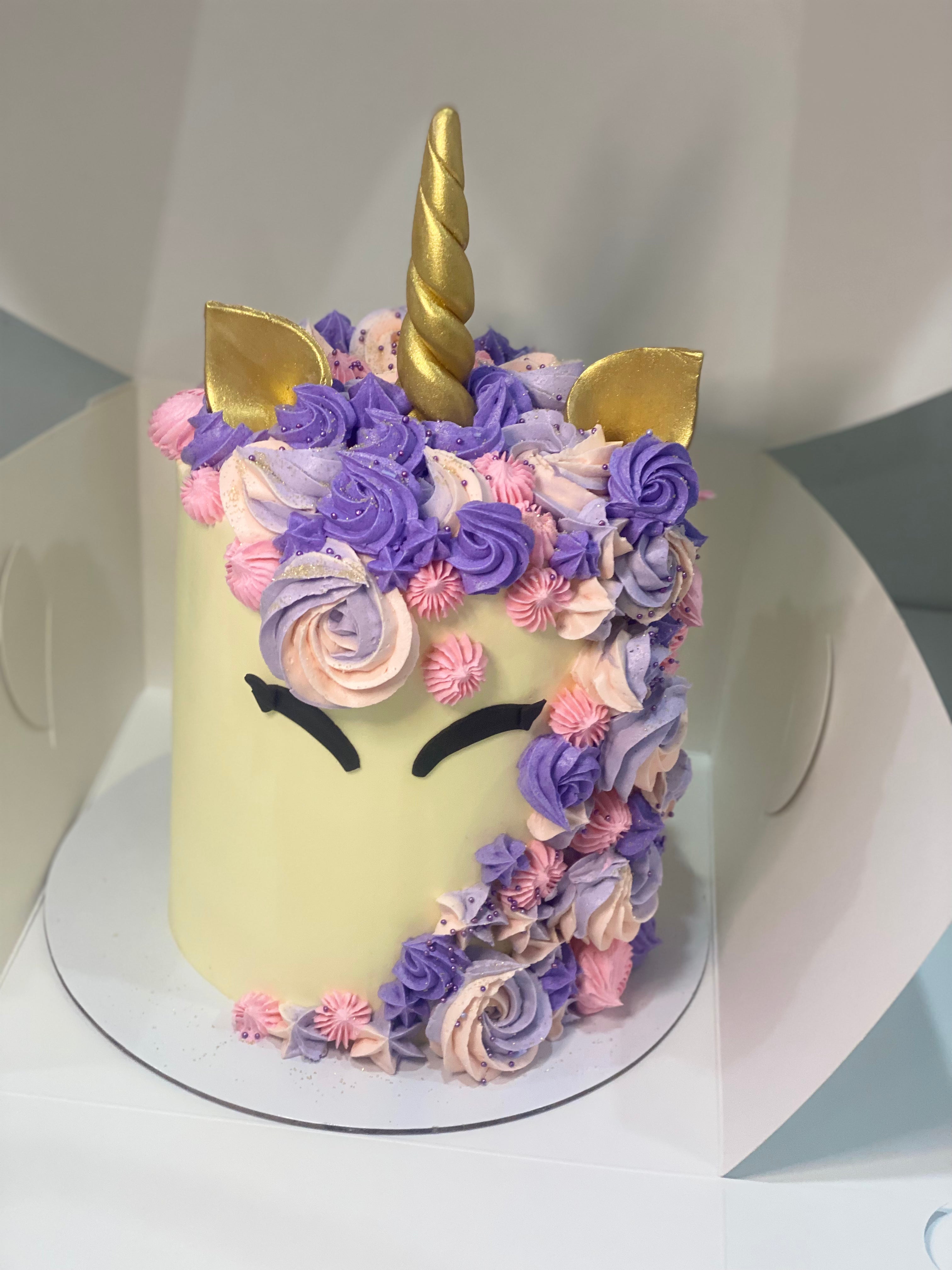 Sassy unicorn - tall cake