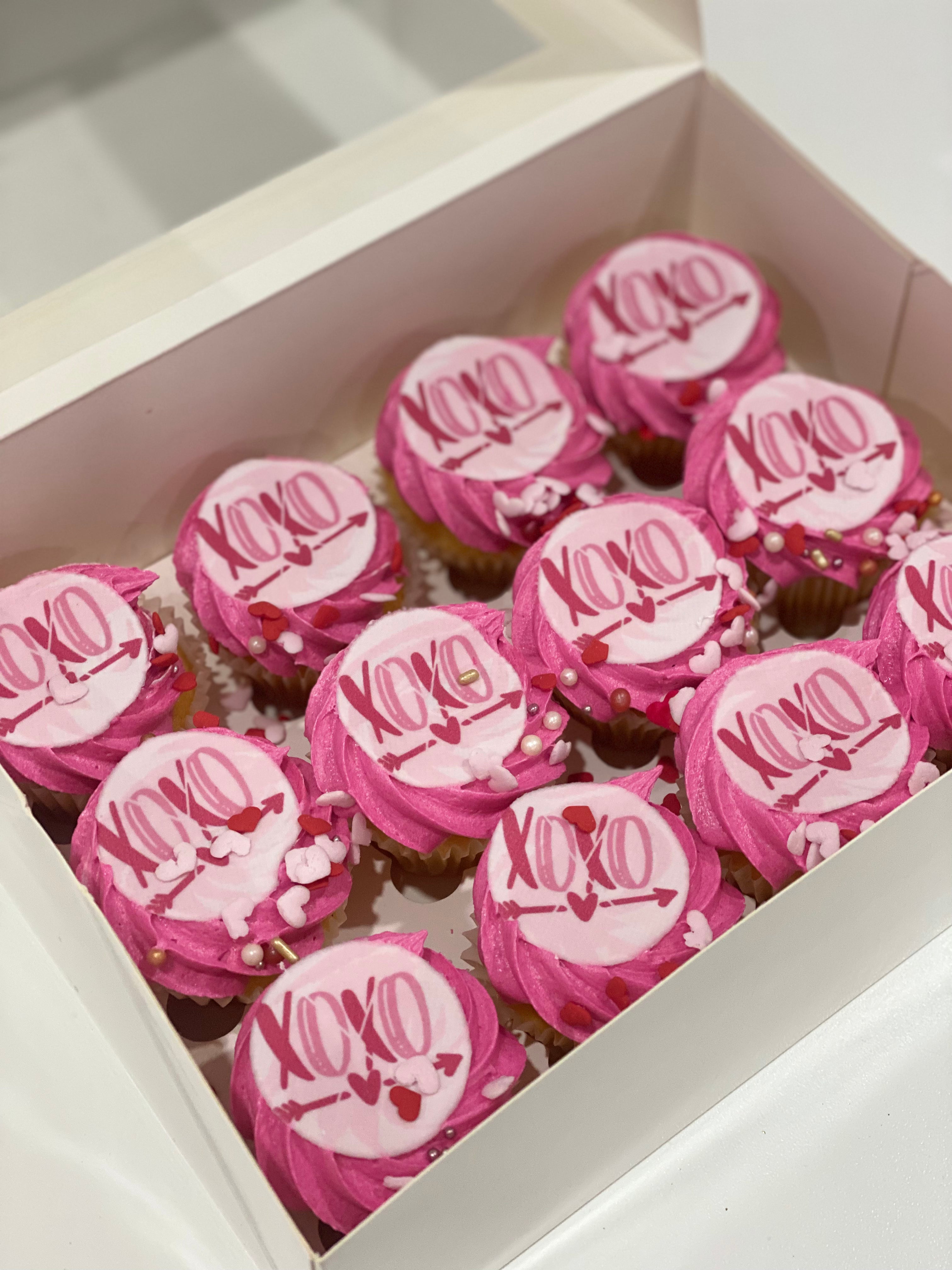xoxo lovers  - 12 mini cupcakes