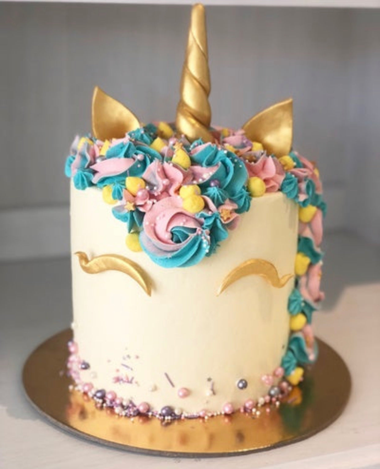 GIDDY unicorn - tall cake
