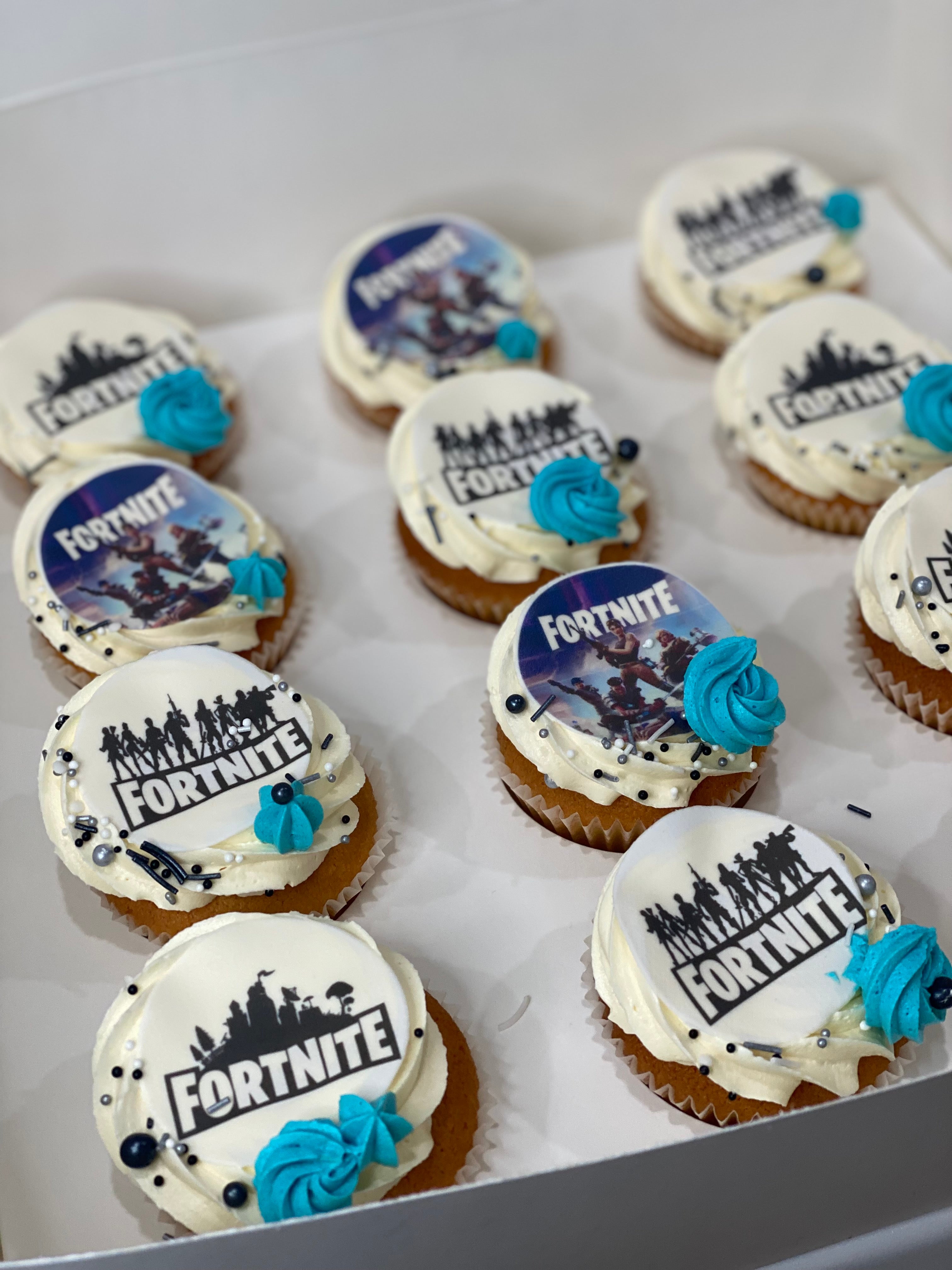 Fortnite  blue - 12 regular cupcakes
