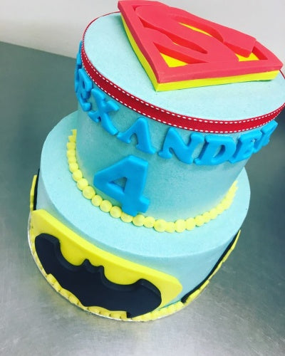 Superman cake - Decorated Cake by Radmila - CakesDecor